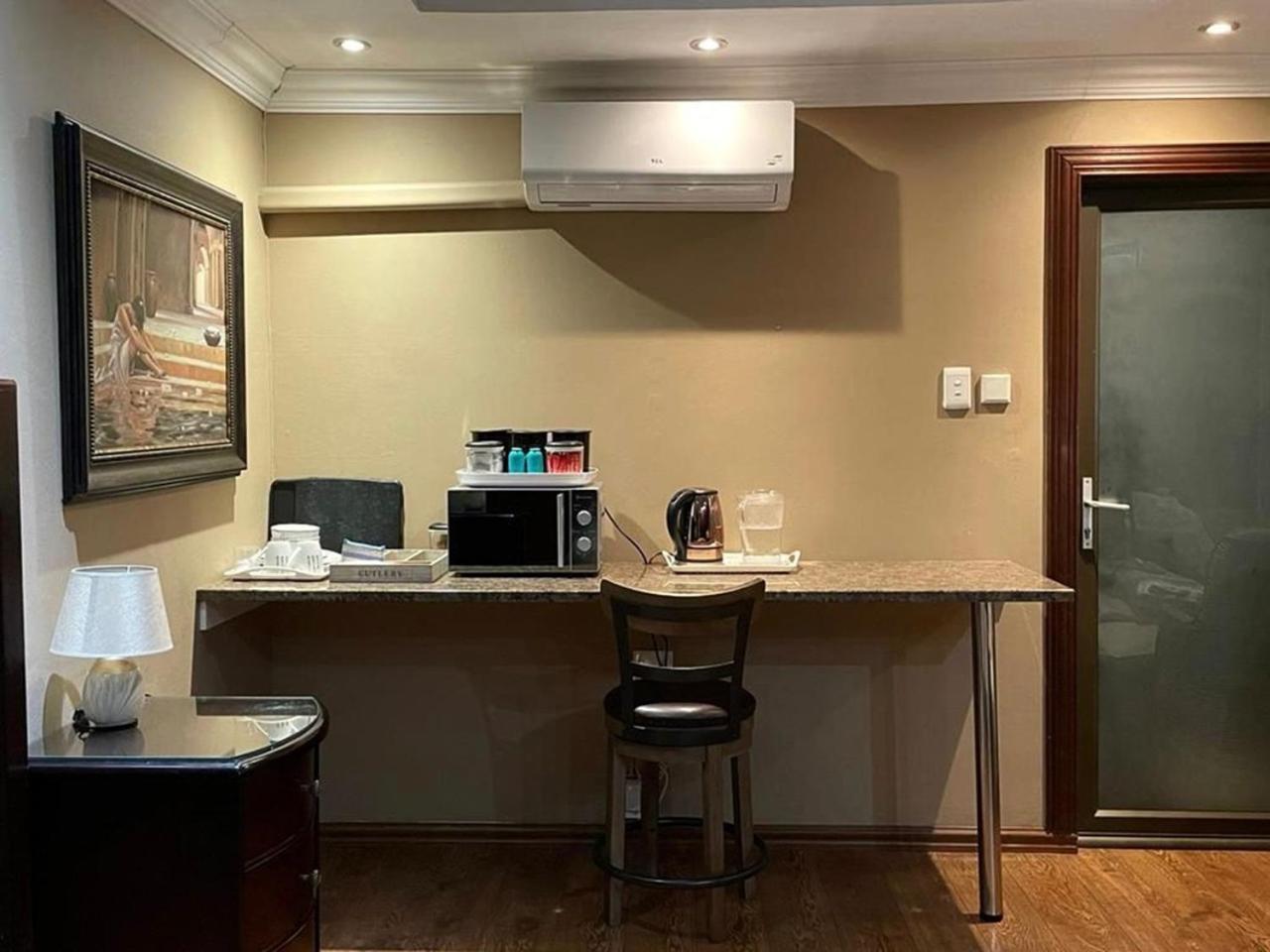 Spies Villa - Fast Wi-Fi, Netflix And Generator Middelburg Kültér fotó